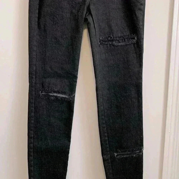 ❤️BNWT Max studio Distressed Black Frayed Denim Jeans size 27 - Picture 2 of 4